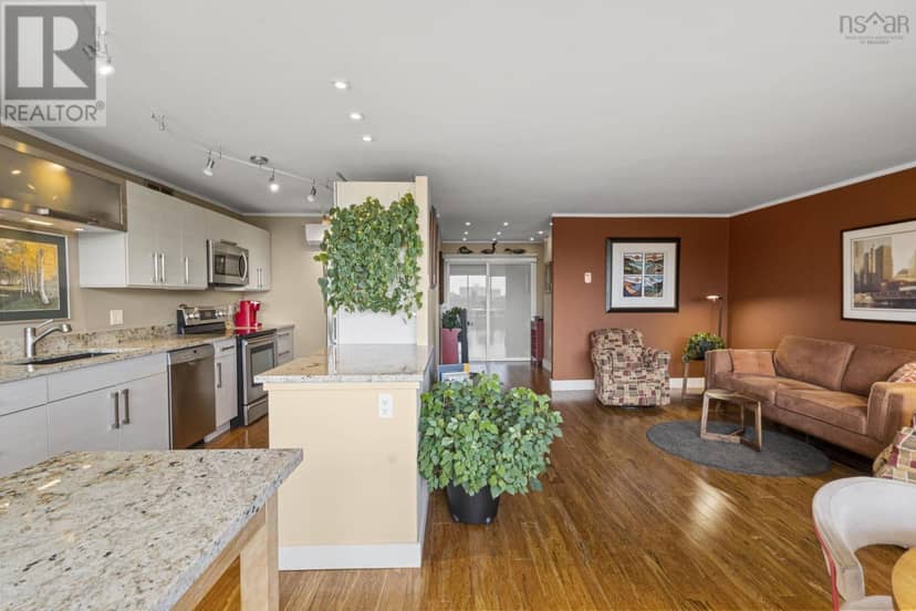 502 990 Mclean Street — photo 18 of 38