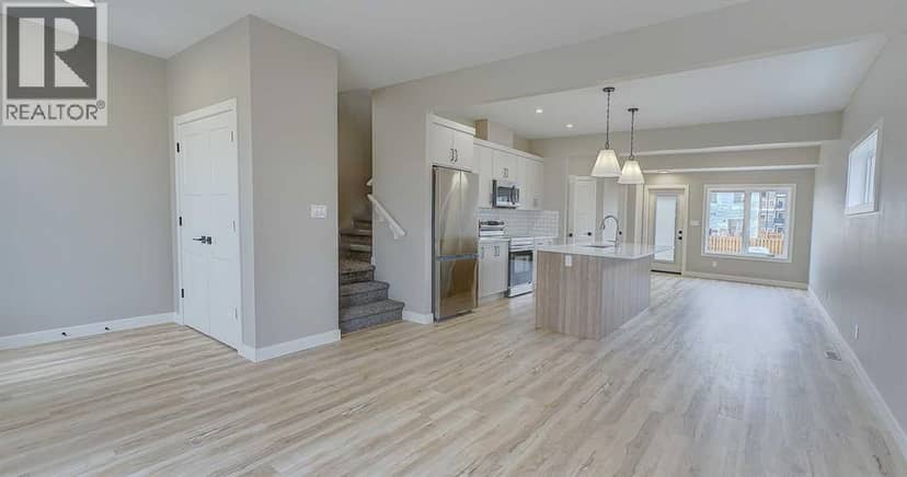 29 Ian Way — photo 13 of 27