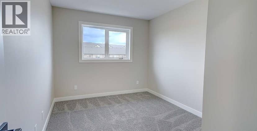 29 Ian Way — photo 18 of 27