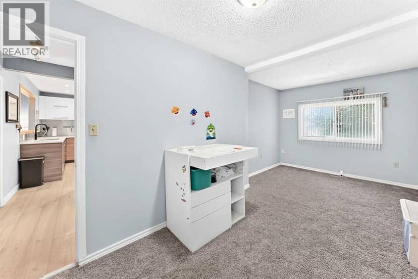 8512 33 Avenue NW — photo 19 of 40
