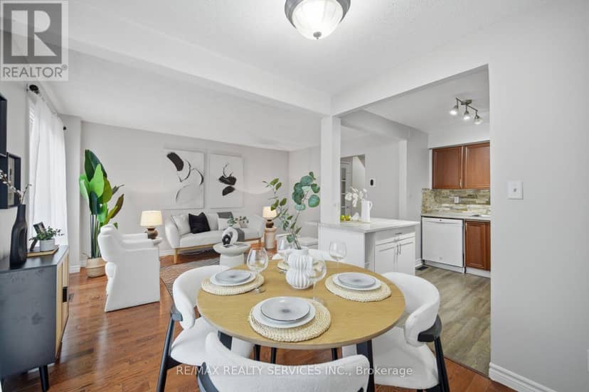42 - 52 Adelaide Street — photo 13 of 40