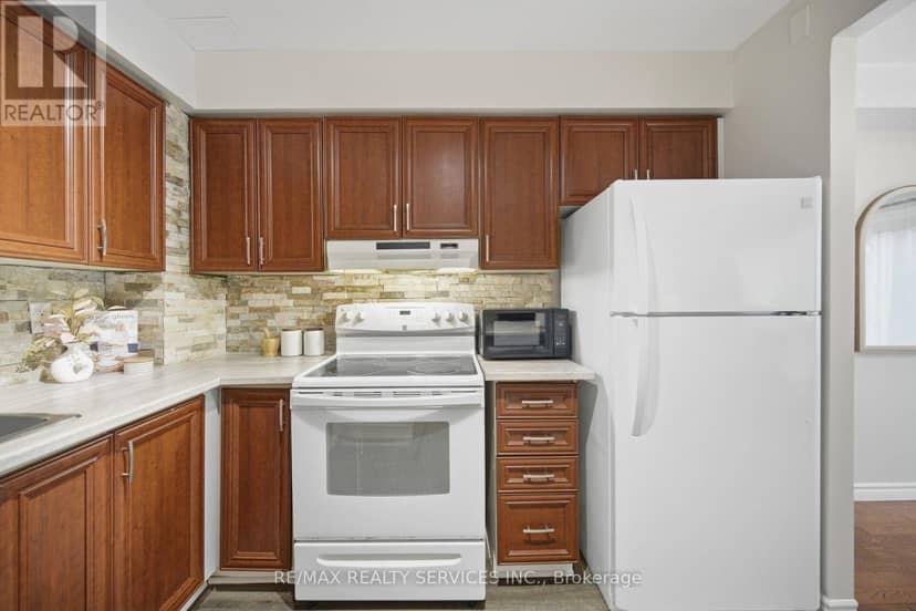 42 - 52 Adelaide Street — photo 16 of 40