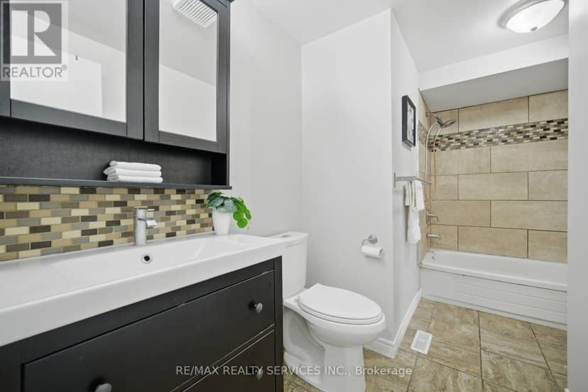 42 - 52 Adelaide Street — photo 31 of 40
