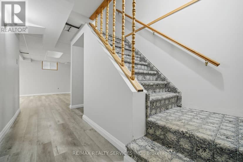 42 - 52 Adelaide Street — photo 33 of 40
