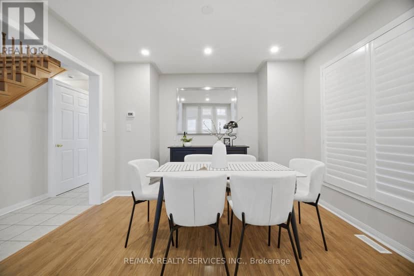 881 Lancaster Boulevard — photo 16 of 40