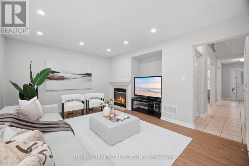881 Lancaster Boulevard — photo 17 of 40