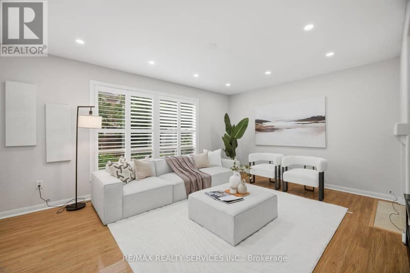 881 Lancaster Boulevard — photo 18 of 40