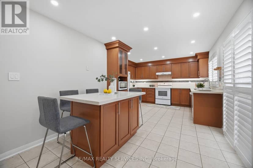 881 Lancaster Boulevard — photo 20 of 40
