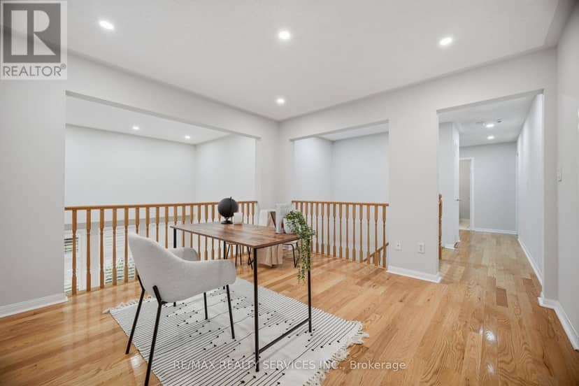 881 Lancaster Boulevard — photo 26 of 40