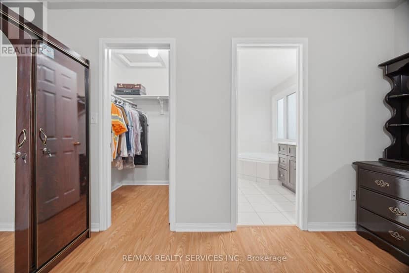 881 Lancaster Boulevard — photo 33 of 40