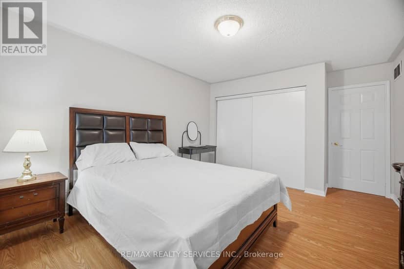 881 Lancaster Boulevard — photo 37 of 40