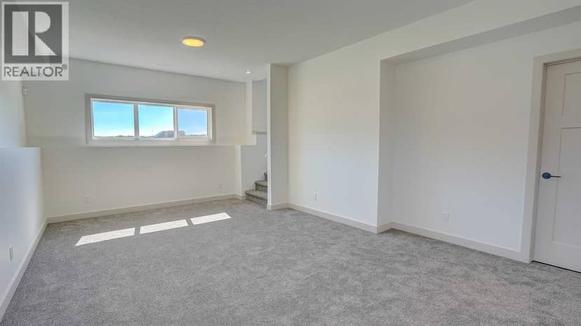 19 Ian Way — photo 20 of 32