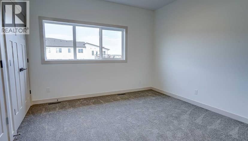 19 Ian Way — photo 15 of 32