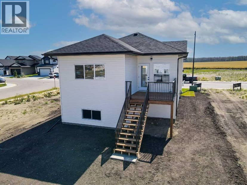 19 Ian Way, Sylvan Lake, photo 2