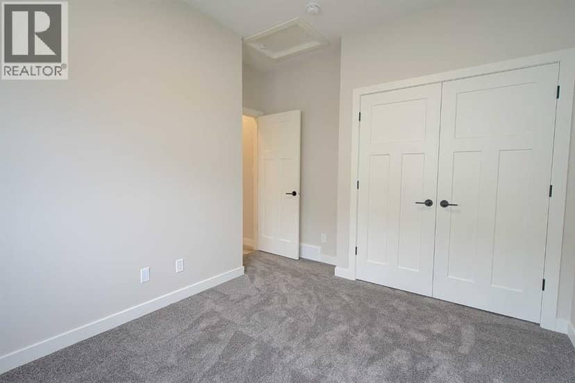 20 Ian Way — photo 15 of 26