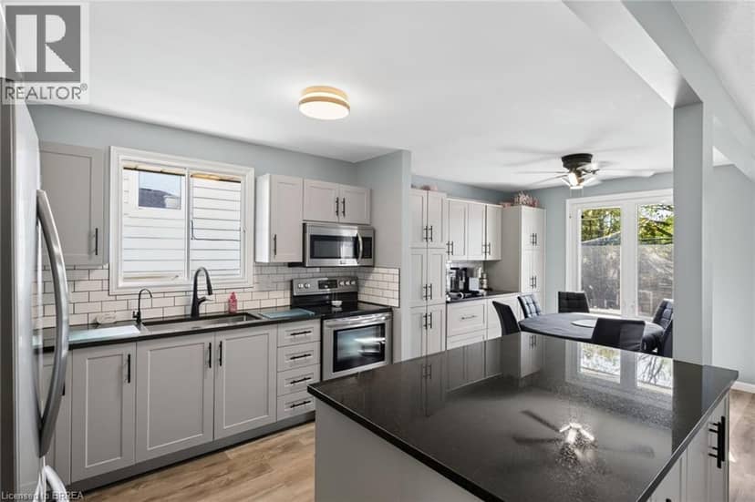 17B EMILIE Street — photo 10 of 40