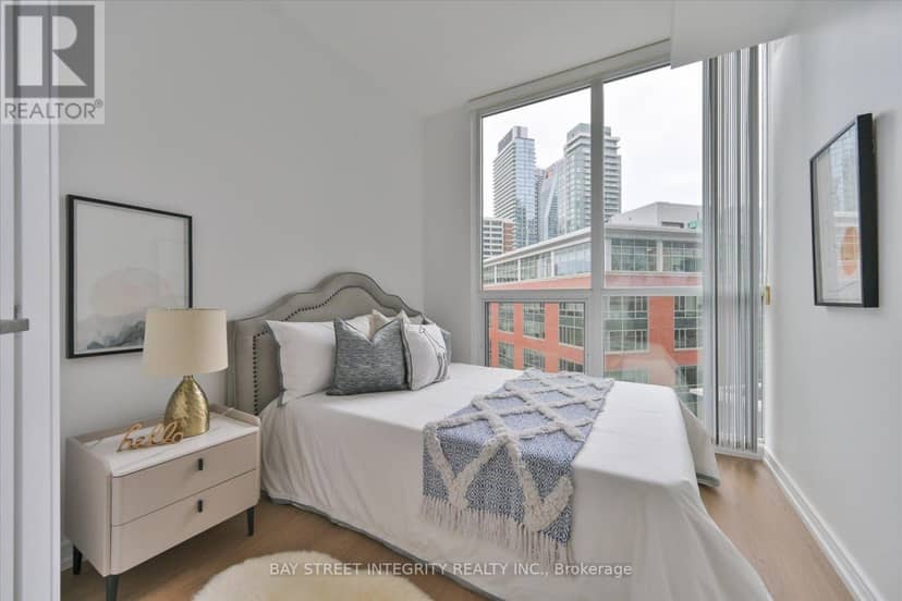 802 - 45 Charles Street E — photo 14 of 19