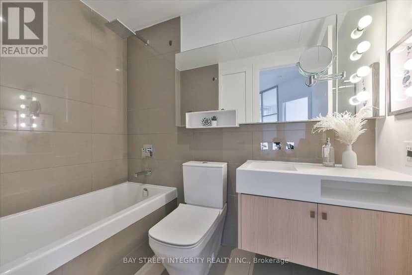 802 - 45 Charles Street E — photo 15 of 19