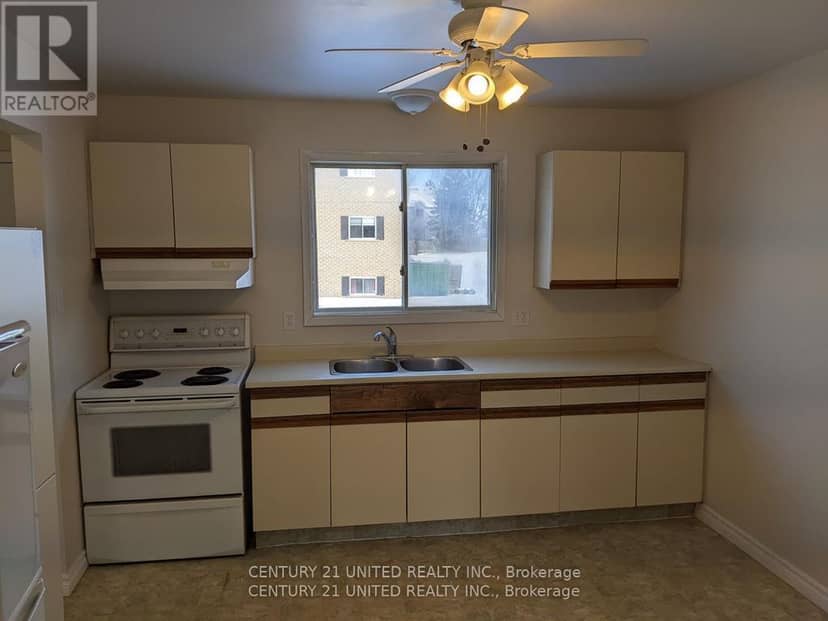 546 Crystal Drive — photo 9 of 14