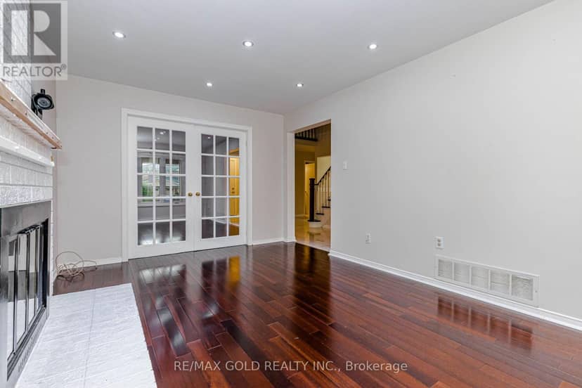97 Hinchley Wood Grove — photo 11 of 40