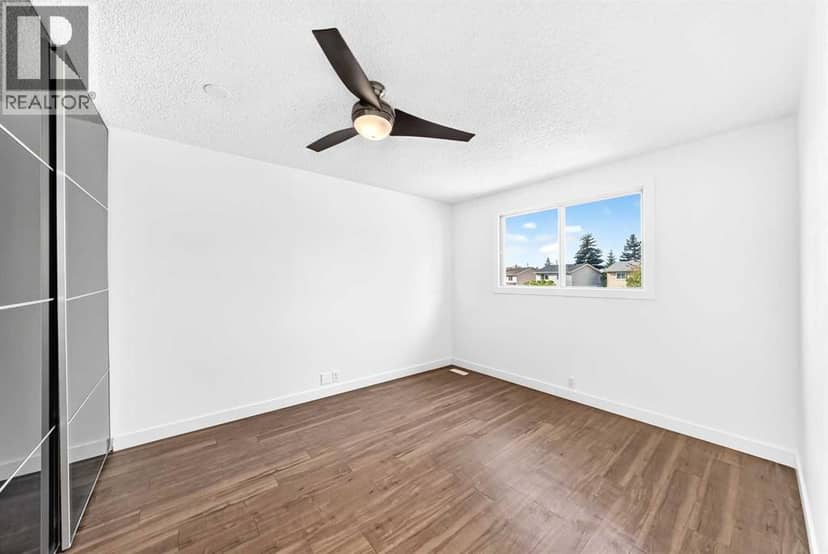 60 Erin Mount Crescent SE — photo 10 of 26