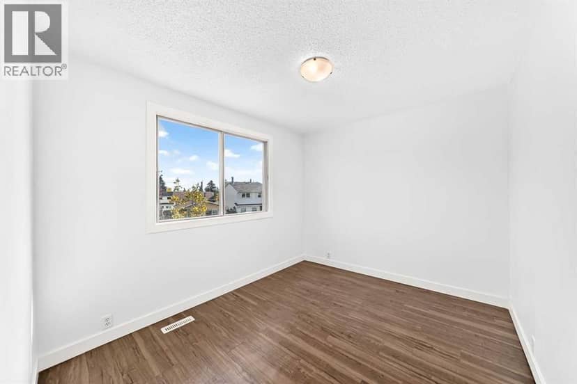 60 Erin Mount Crescent SE — photo 15 of 26