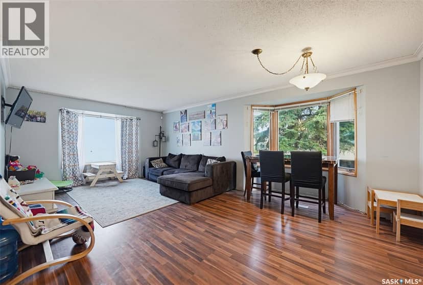 219 Hawkins STREET — photo 4 of 40