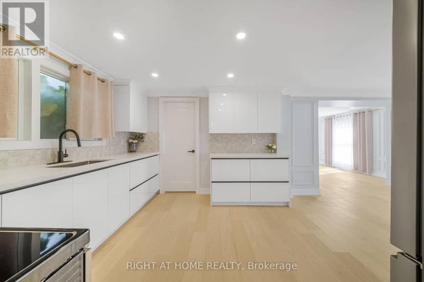 144 Waterloo Street — photo 13 of 37