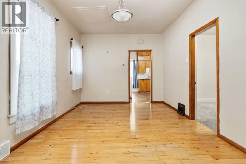 5015 52A Street — photo 12 of 27