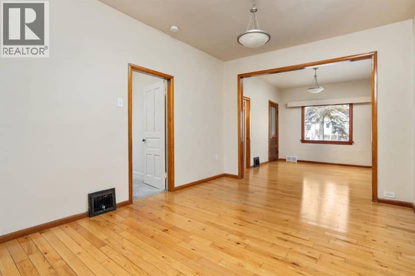 5015 52A Street — photo 9 of 27
