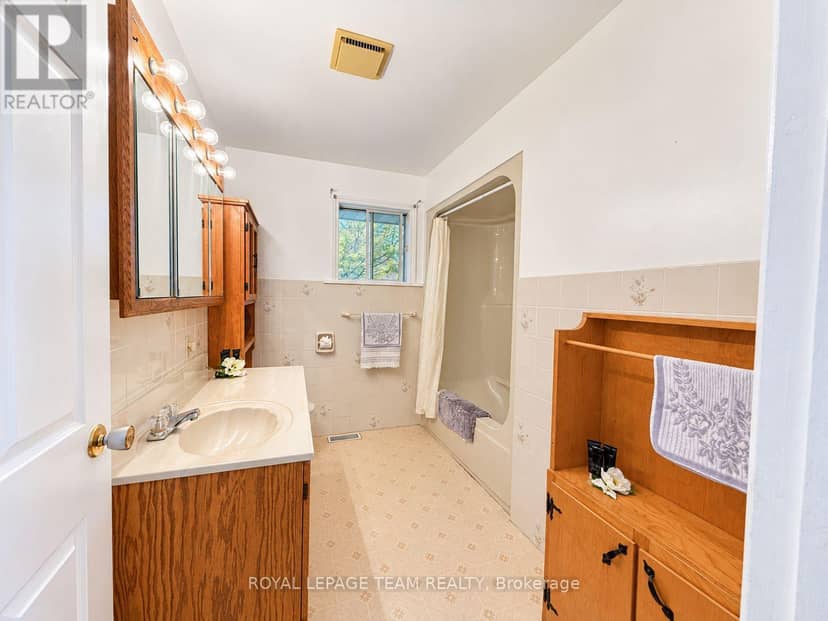612 Elgin Street — photo 10 of 15