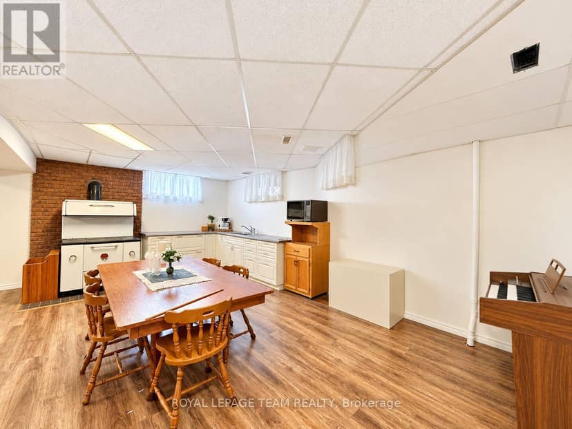 612 Elgin Street — photo 12 of 15