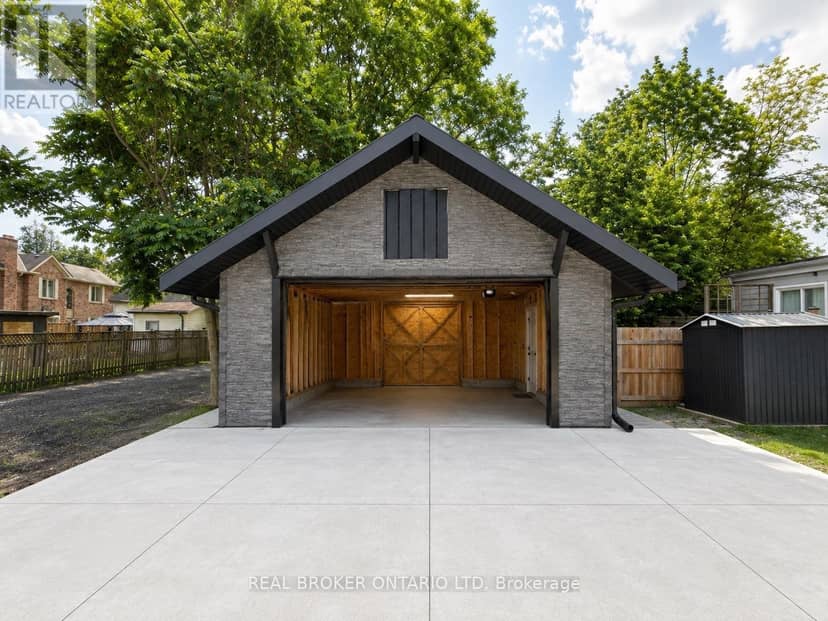 820 Maitland Street — photo 4 of 31