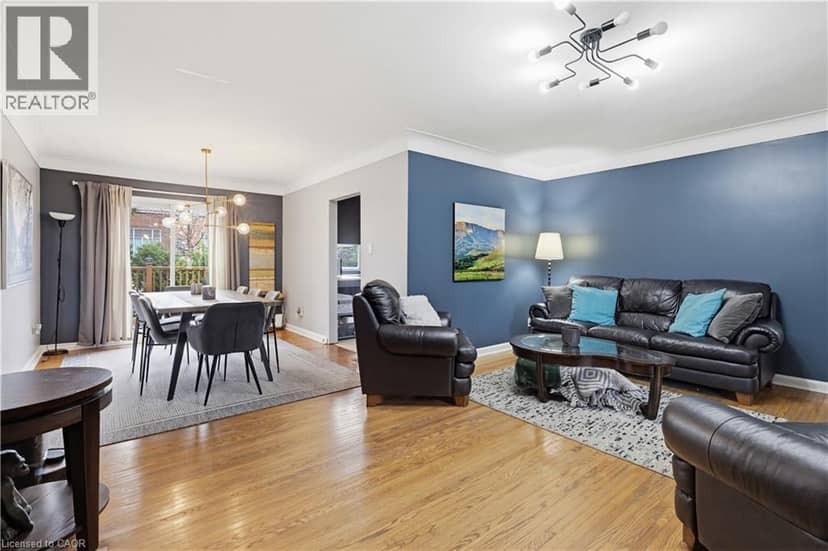 32 BELAIR Drive — photo 3 of 21