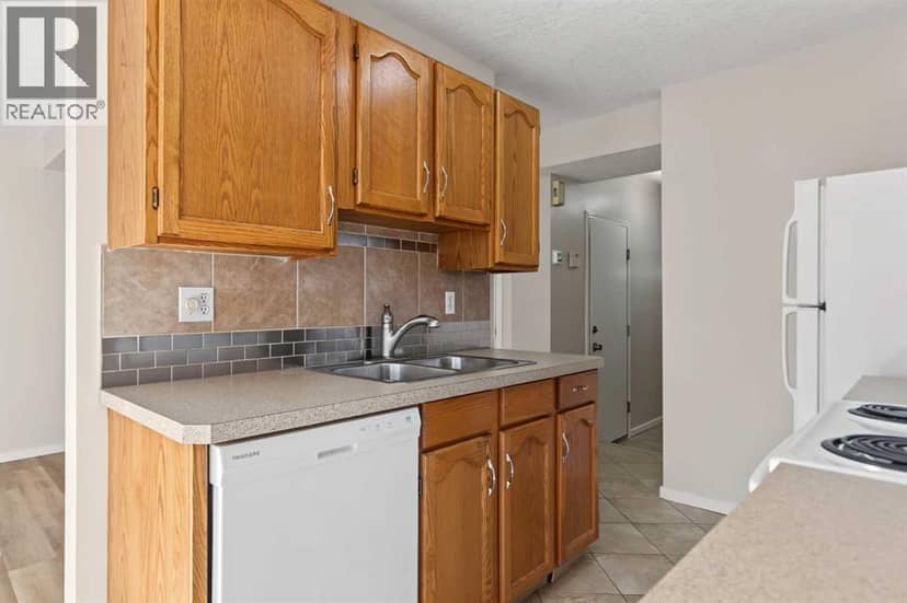 43 Shawinigan Lane SW — photo 9 of 30