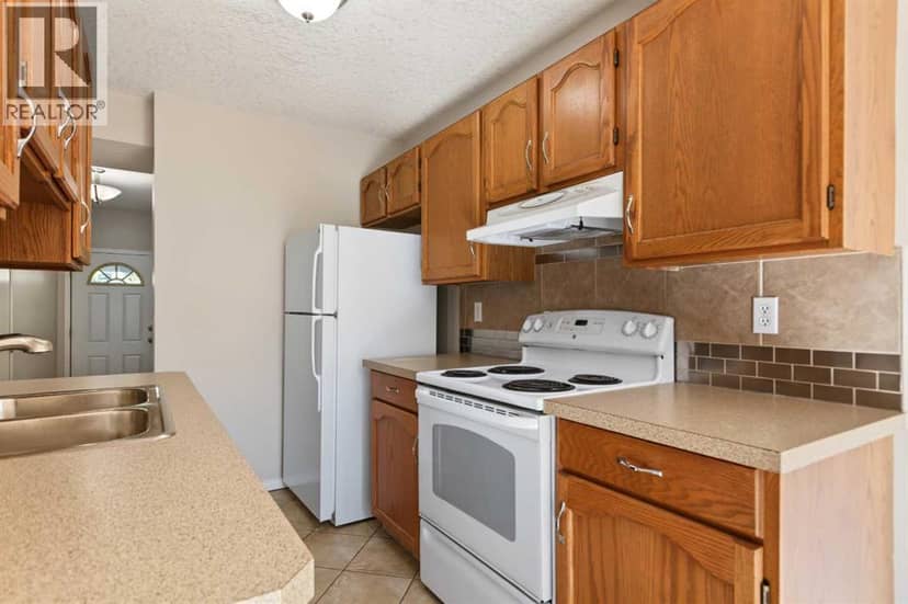 43 Shawinigan Lane SW — photo 10 of 30