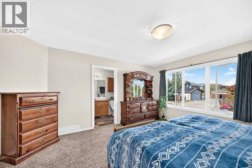 167 Mt Sundance Crescent W — photo 11 of 40