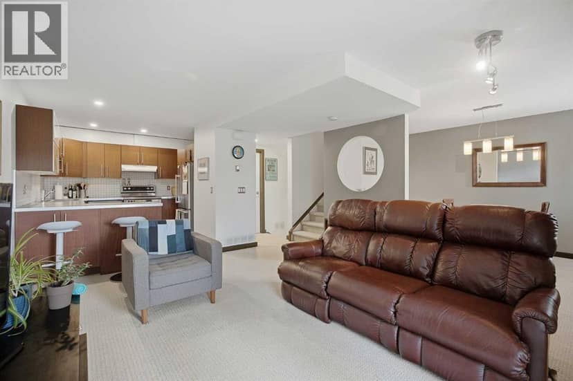 24, 3015 51 Street SW — photo 11 of 32