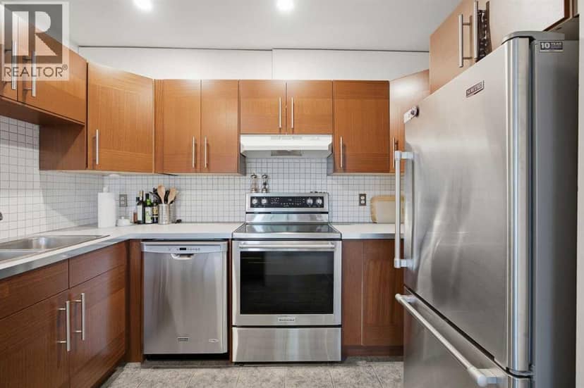 24, 3015 51 Street SW — photo 18 of 32
