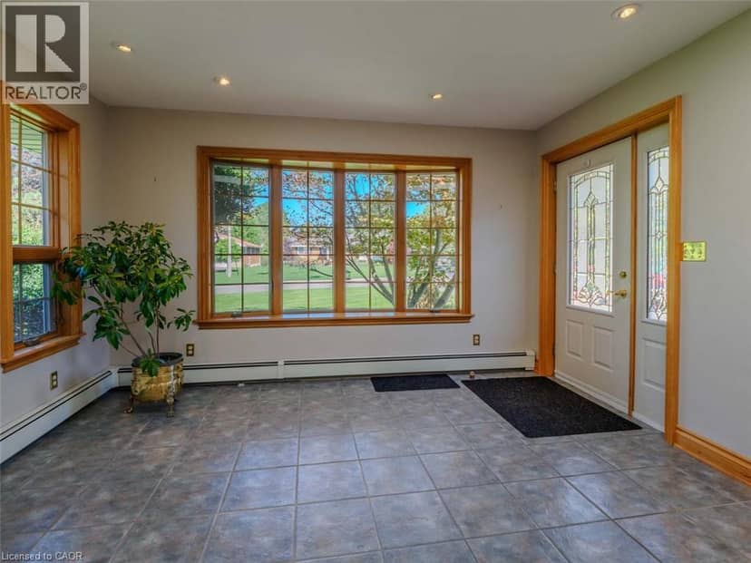 46 SUNNINGHILL Drive — photo 10 of 40