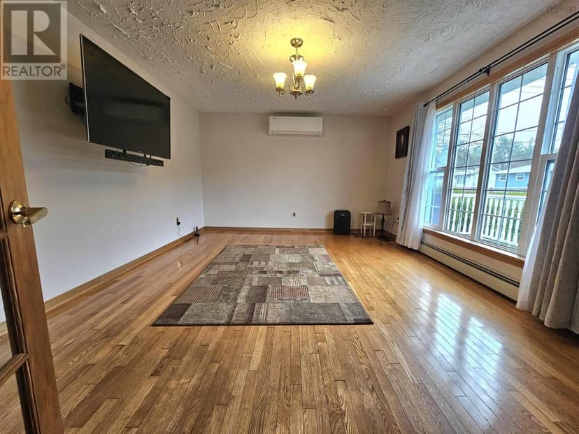 8 Stacey Avenue — photo 13 of 28