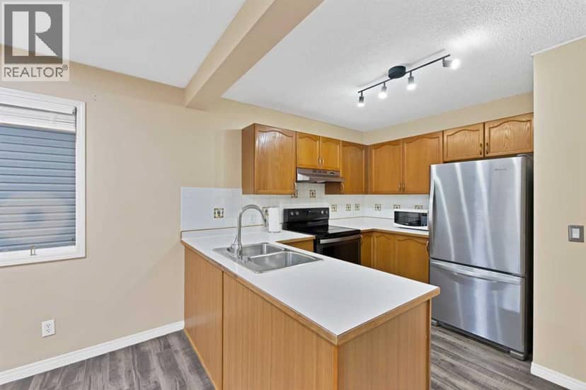 54 MARTINRIDGE Road NE, Calgary, photo 8