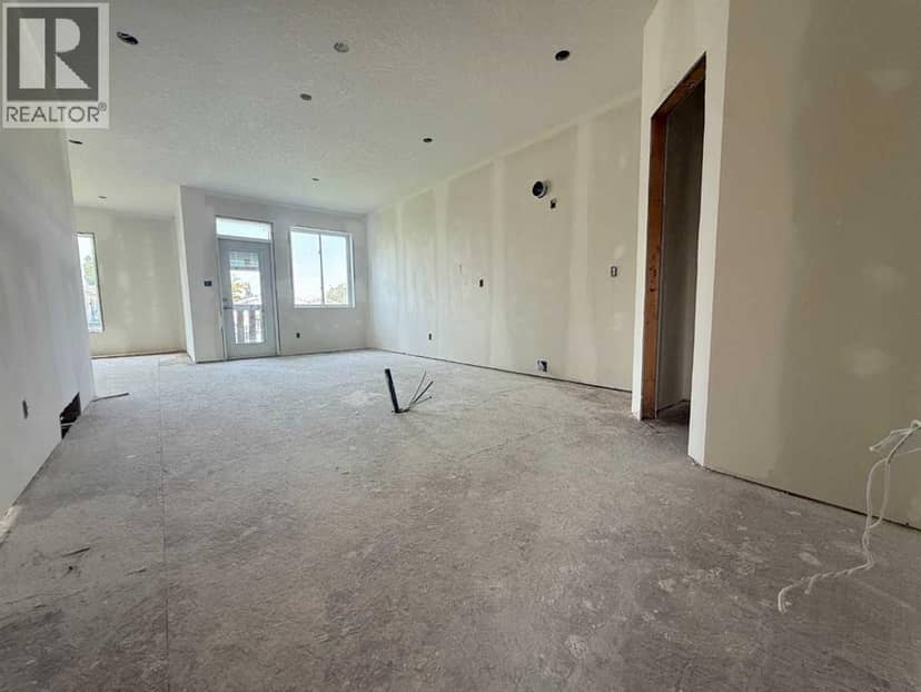 905 7 Avenue, Fox Creek, photo 2