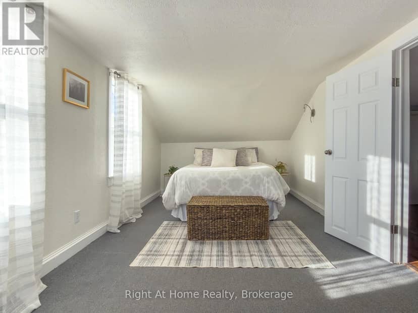 166 Catharine Street — photo 15 of 30