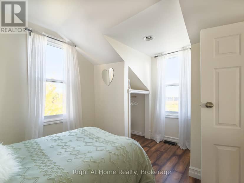 166 Catharine Street — photo 19 of 30