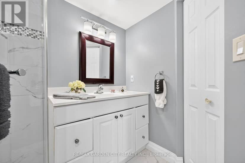 205 - 20 John Street — photo 26 of 40