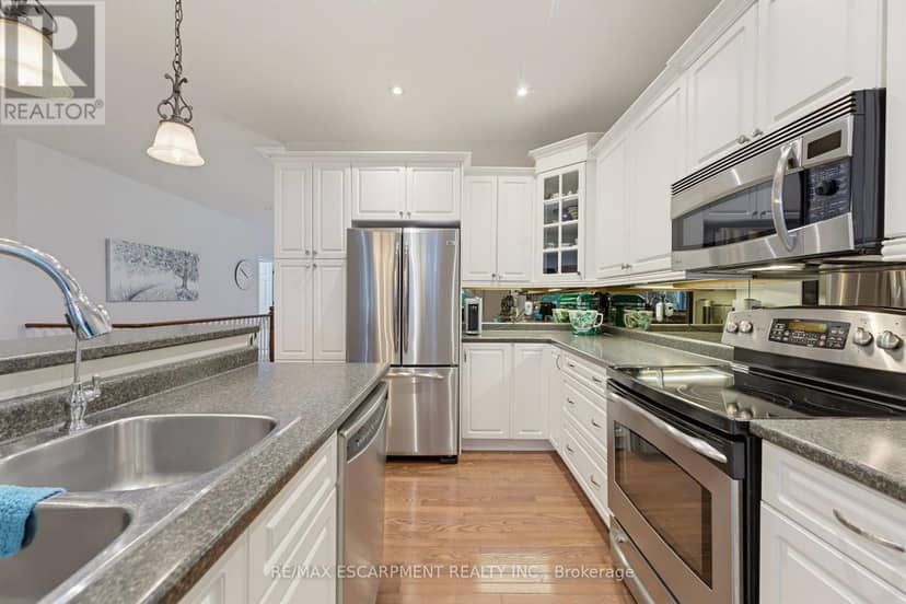 39 Oak Crescent — photo 14 of 40