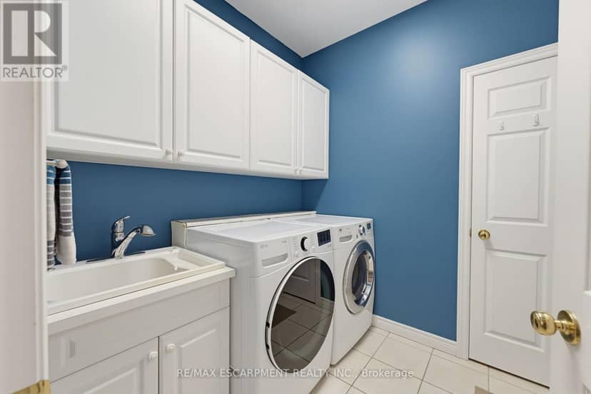 39 Oak Crescent — photo 23 of 40