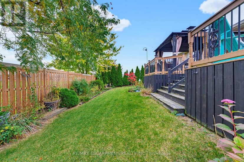 39 Oak Crescent — photo 33 of 40