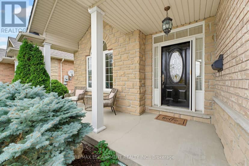 39 Oak Crescent — photo 4 of 40